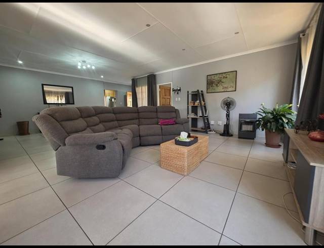 3 BEDROOM CLUSTER FOR SALE IN NEWMARKET